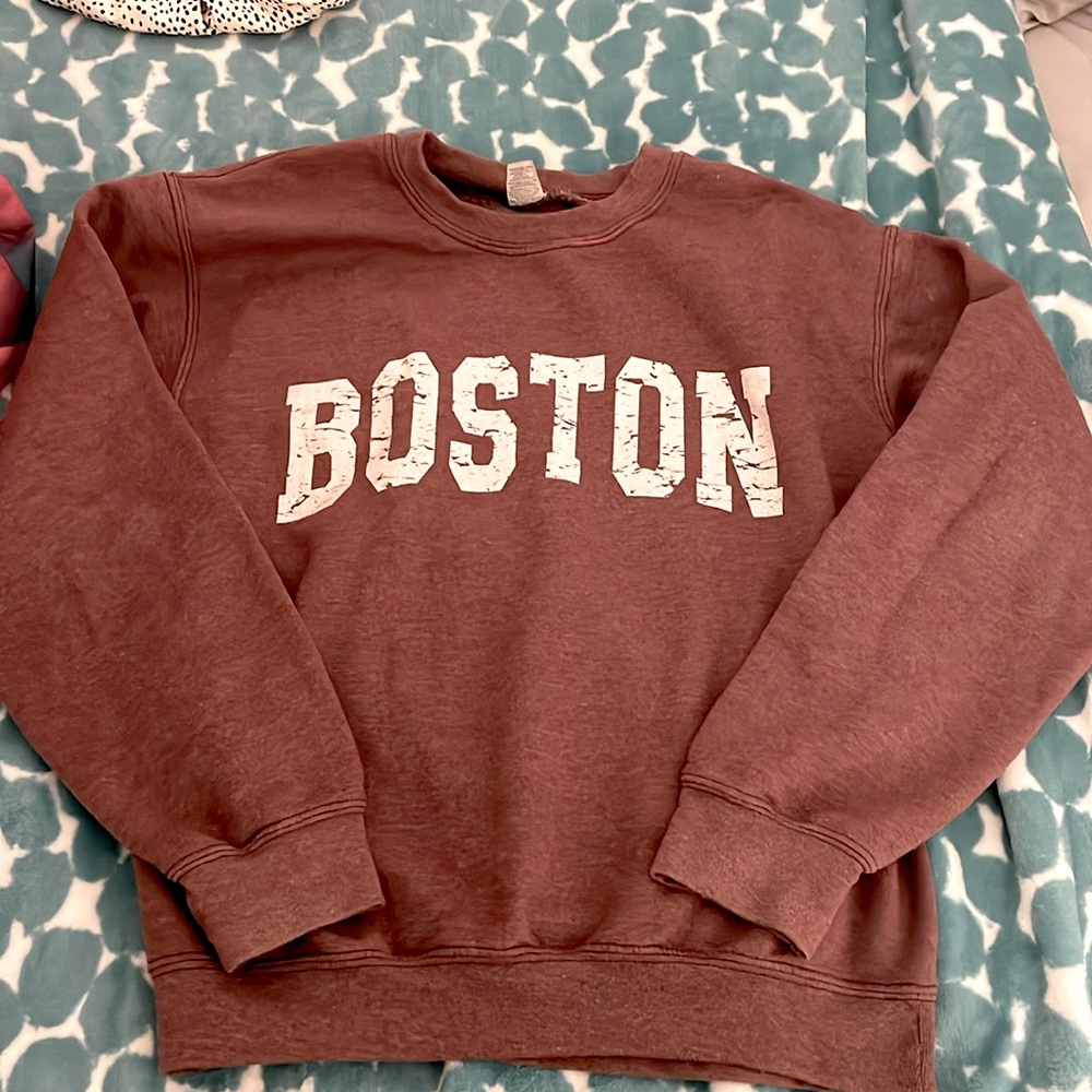 BOSTON Maroon Crewneck